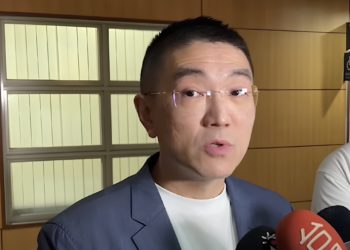 謝國樑笑喊「市民朋友請投不同意罷免」，寶島金融投資人：罷免成功請喝咖啡