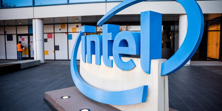 intel | 動區動趨-最具影響力的區塊鏈新聞媒體 Intel英特爾暴跌20%!裁員1.5萬人、32年來首停發股利,美國半導體最黑暗一日