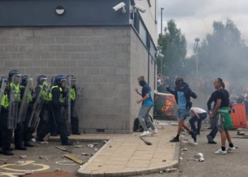 假新聞釀英國「13年來最大暴動」極右翼煽動仇恨，區塊鏈能成解藥？