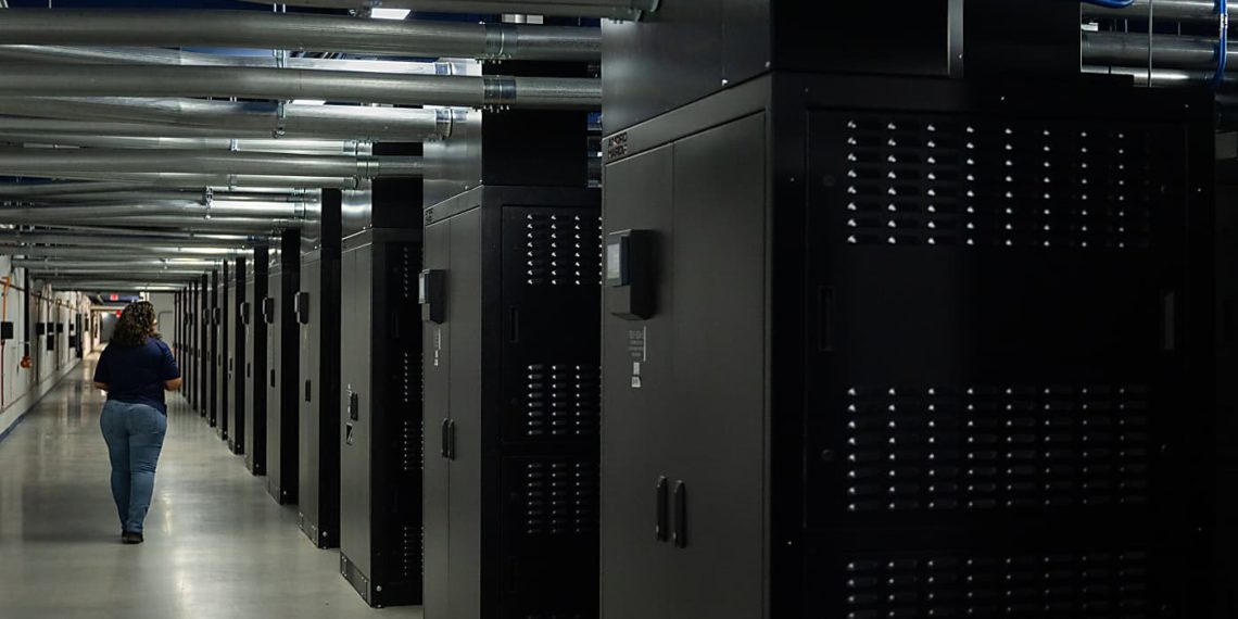 WSJ DATA CENTER TECH | 動區動趨-最具影響力的區塊鏈新聞媒體 AI爽缺!資料中心技術員年薪200萬,一周上班三天、無需大學文憑