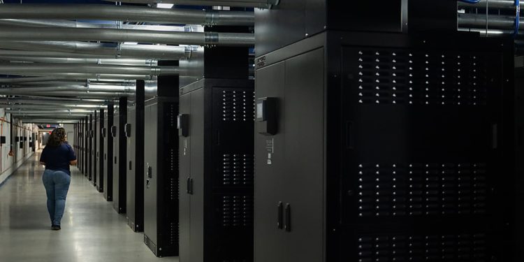 AI爽缺！資料中心技術員年薪200萬，一周上班三天、無需大學文憑