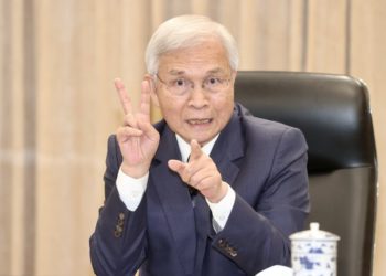 央行不排除「第八波打房」楊金龍：瘋狂買房將催生巨大泡沫，必須提前出手