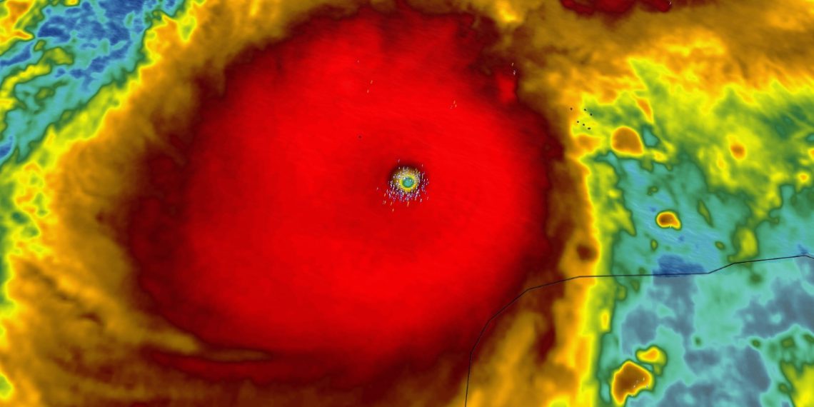 美國怪物颶風「密爾頓」直撲佛州 百萬人撤離，富國銀行警告：保險公司會賠死