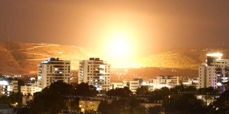 以色列「炸黎巴嫩市政大樓」市長等16人喪命！傳以軍很快報復伊朗，石油、核設施有風險？