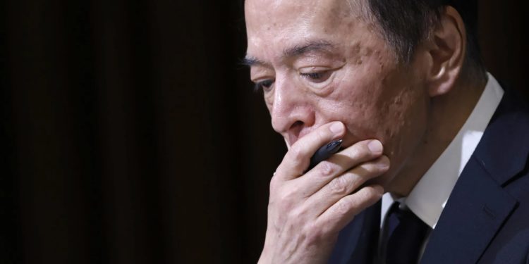 日本承認通膨難解，央行總裁：天天睡不著思考加息時機、日圓貶至三個月新低