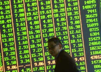 中國A股綠光罩頂！大股東「清倉式倒貨」謝金河警告：啤酒泡沫喝不久