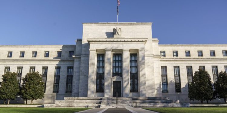 | 動區動趨-最具影響力的區塊鏈新聞媒體 野村證券預言:Fed 12月暫停降息,明年僅降兩碼…川普上任不確定性高