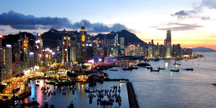 Hong_Kong_Island_Skyline_201108 | 動區動趨-最具影響力的區塊鏈新聞媒體 USDC發行商Circle擬進軍香港:正等待穩定幣法規出爐,背靠內地市場很大