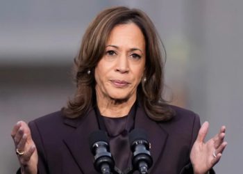 賀錦麗承認敗選：將和平轉移政權，民主黨支持者淚崩，怒批拜登是敗選元兇