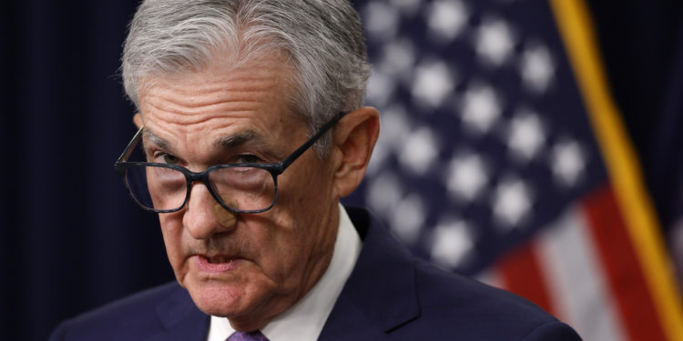 powell | 動區動趨-最具影響力的區塊鏈新聞媒體 鮑爾放鷹「不急降息」比特幣下殺 $86,600、美股全倒,10月PPI顯示通膨仍具黏性