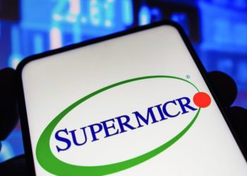 美超微變AI懸疑股！Susquehanna大買3080萬股，退市危機解除？
