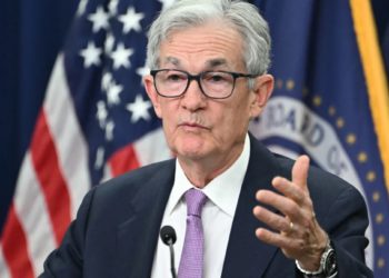 股幣雙殺！聯準會明年預計只降息 2 碼，特斯拉重摔 8％ 美股狂瀉