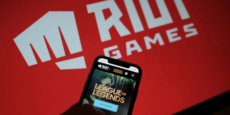 電競震撼彈！Riot傳2025年1月開放「博弈贊助」，英雄聯盟賽事加密下注、粉絲代幣熱潮來了？