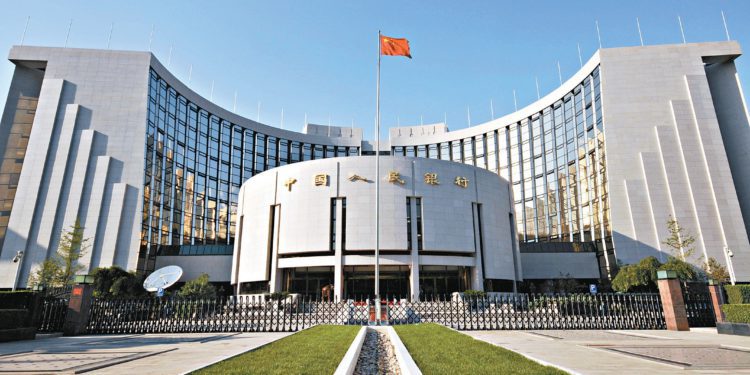 中國央行發布《金融穩定報告》：大篇幅提及全球加密貨幣監管進度，讚許香港雙牌照制