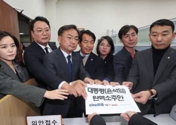 韓國六大在野黨正式提交尹錫悅彈劾案，最大工會發動無限期罷工：不下台勢不罷休