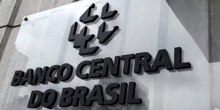 巴西央行擬「限制用戶從CEX出金穩定幣至個人錢包」，USDT 加速當地法幣重貶？