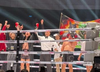 《拳上2024》全場細節回顧：統神放下雙手「往死裡扁」、蹦闆關鍵防禦奪勝，後台卻開打第七回合