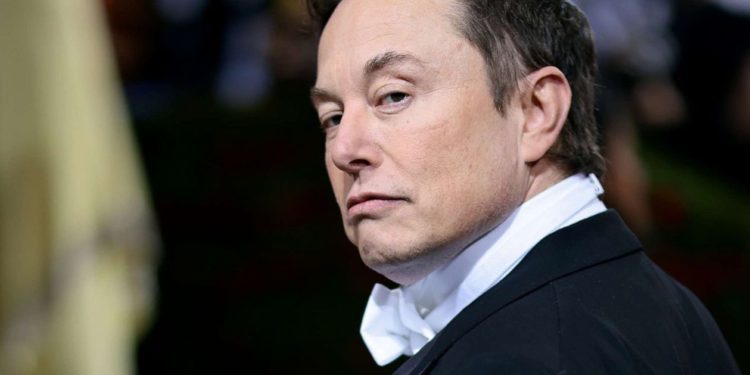 特斯拉股價再創新高！Model Q明年亮相，馬斯克身家破4000億美元成史上第一人