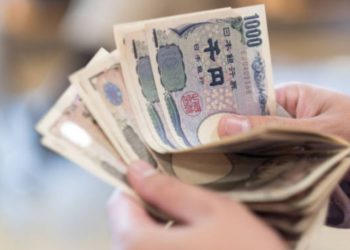 日本央行總裁放話：加息時機已近「美元兌日圓」跌破150，套利平倉警報再響