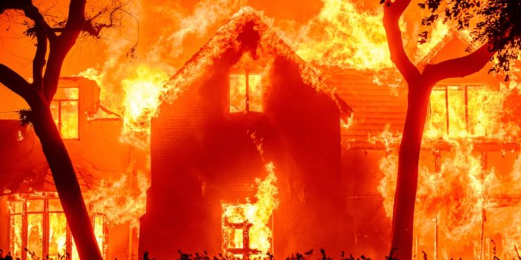 比特幣崩盤與洛杉磯大火有關？網民淚訴：冷錢包、助記詞、房子全燒沒了..