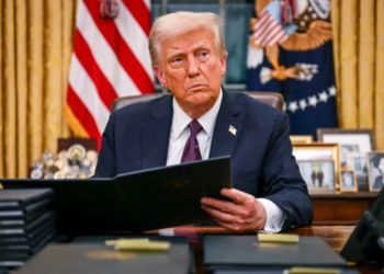 川普預告課加墨25%關稅，美元指數狂漲 今晚美股恐不妙？