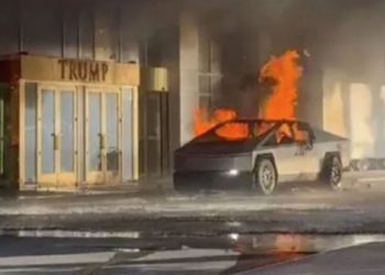 恐攻？特斯拉 Cybertruck 川普酒店外爆炸，馬斯克：邪惡之徒選錯車啦