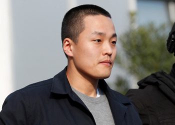 Do Kwon被押到美國「首度出庭」不認罪，檢方追加起訴共謀洗錢