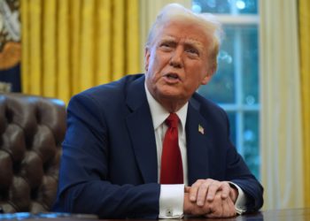 川普2.0關稅戰開打！2/1起對加墨中增稅，美股全面收黑、比特幣跌破10.2萬鎂