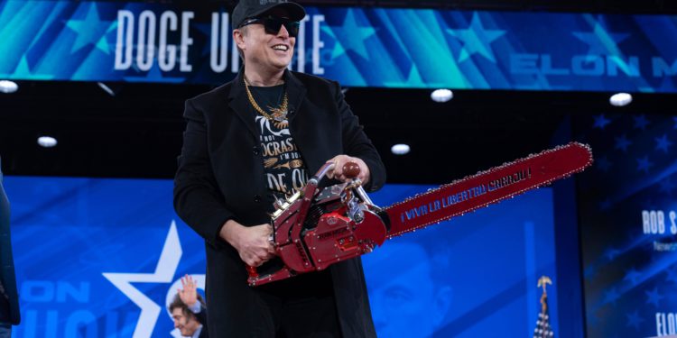 馬斯克要全美國公務員「交代上週工作內容不然解僱」！各大政府機關下令：別理他