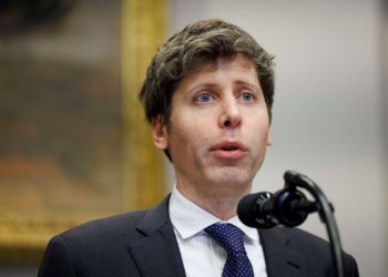 奧特曼定律》OpenAI 執行長：使用AI成本每年會降10倍，未來AI將如空氣般廉價