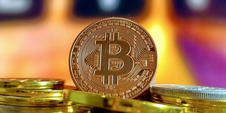 比特幣插針$93,300》分析師：波動率降至歷史低點，大行情快來了