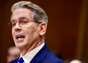 美國財政部長：認同DOGE部門理念，無需擔心馬斯克擾亂財政紀律