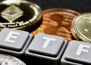 彭博分析師預測四大山寨幣 ETF (SOL、XRP、DOGE、LTC) 批准機率、ADA 現貨 ETF 也加入戰局