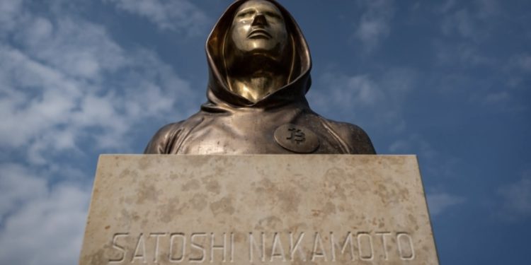 中本聰身家超比爾蓋茨成全球第 16 大富豪，Kraken 秘密掌握比特幣之父 KYC 資料？