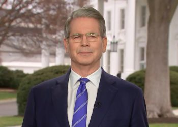 美財長貝森特：「不保證經濟不會衰退」但目前回調是無害的，川普正阻止金融危機再爆發