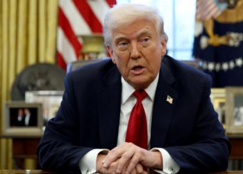 川普對普丁「很火大」揚言加重俄石油關稅、再威脅伊朗若不達成核協議就轟炸