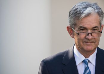 聯準會下調美國GDP、增加通膨預期，華爾街怎麼看鮑爾下一步？