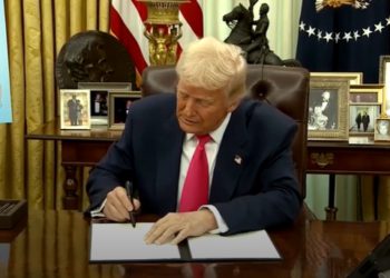 川普又轉彎！延後加墨部分商品關稅，輝達重挫5.7%美股大跌，政策反覆打擊投資信心