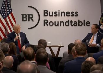 橋水達里歐警告美債有巨大危機，川普會談百大CEO：經濟不會衰退，提高關稅有益美國