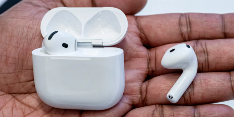 蘋果 AirPods「即時翻譯」重磅升級來了？傳隨 iOS 19 登場今年正式上線