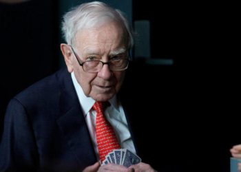 滿手現金的巴菲特出手了！加碼投資日本五大商社，看衰美國經濟？