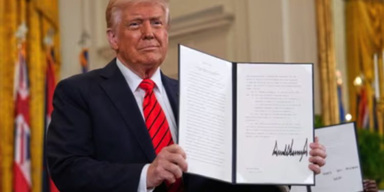 川普來真的！簽署行政命令「關閉教育部」已砍大半員工，民主黨揚言抵制提告