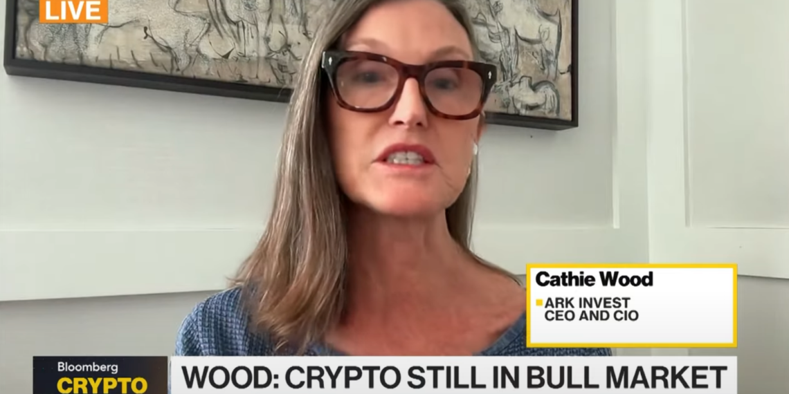 方舟Cathie Wood：迷因幣終將「一文不值」虧完才知道痛！比特幣2030年上看150萬美元
