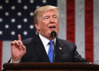 川普喊終止520億美元晶片法案補貼：不想給台積電一毛錢…