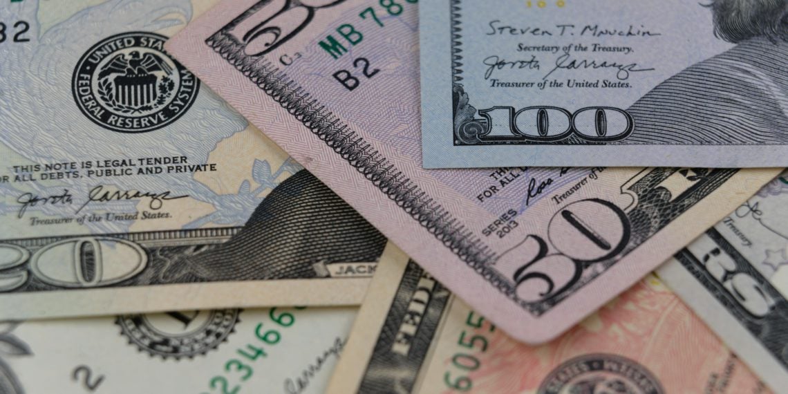 free-photo-of-us-dollar-banknotes | 動區動趨-最具影響力的區塊鏈新聞媒體 2025年加密市場生存計劃:穩定幣才是下個賭場?