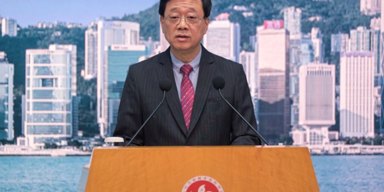 港府震驚！假冒特首李家超X帳號發行「香港迷因幣」，官方火速澄清 代幣暴跌歸零