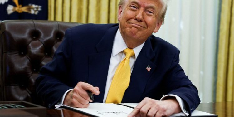 trump00 | 動區動趨-最具影響力的區塊鏈新聞媒體 川普公開「甘迺迪遇刺案」8萬頁機密文件:無刪減,劇情非常有趣..