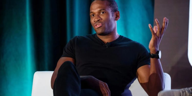 | 動區動趨-最具影響力的區塊鏈新聞媒體 Arthur Hayes 看衰川普建立比特幣、山寨幣儲備:美國政府根本沒錢只是空談