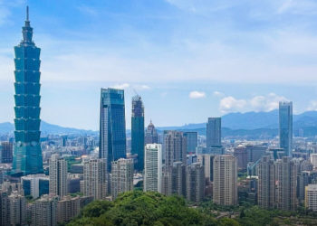 房市準備崩盤？台股崩跌讓「賣房救股族」暴增，抵押貸款業務電話接不完