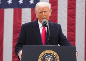 蘋果鬆口氣！川普宣布：手機、電腦等電子產品獲關稅豁免，iPhone不漲了？